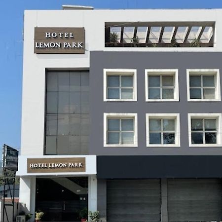 Hotel Lemon Park Haldwāni エクステリア 写真