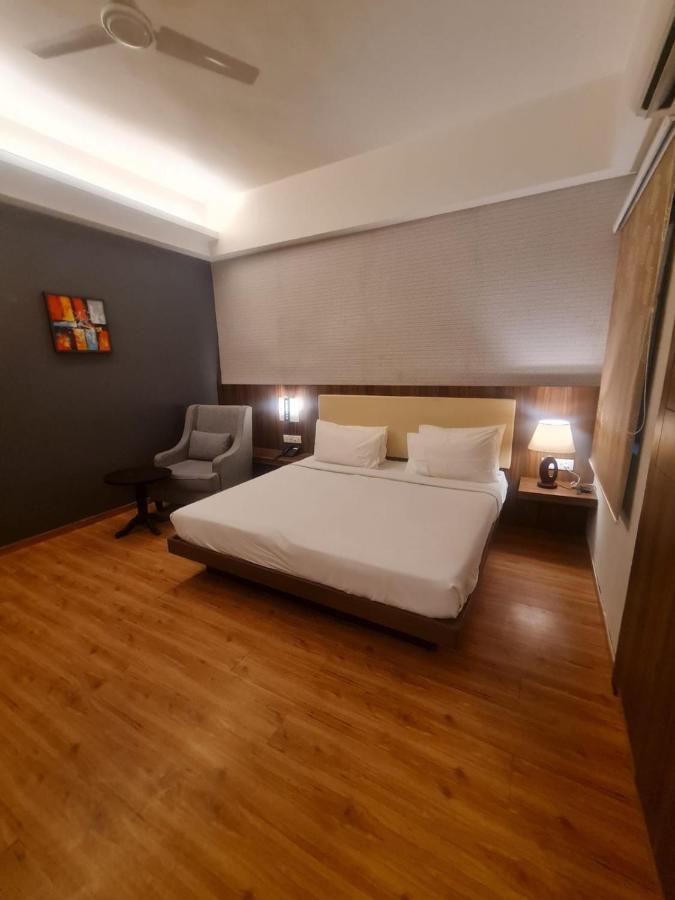 Hotel Lemon Park Haldwāni エクステリア 写真
