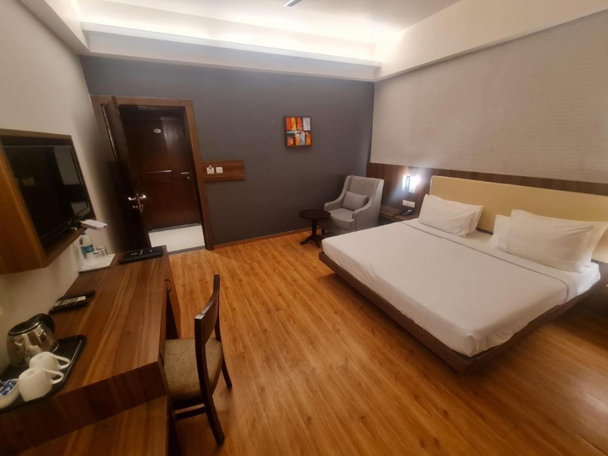 Hotel Lemon Park Haldwāni エクステリア 写真
